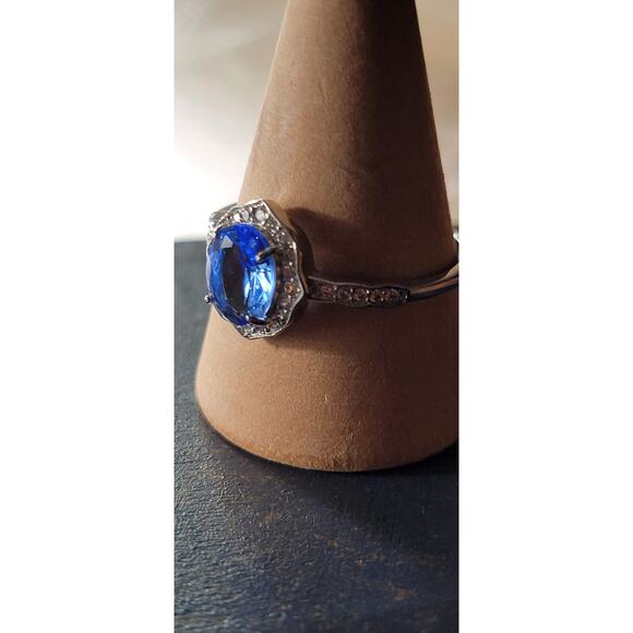 Elegant Rhodium-Plated Size 9 Ring with Blue Gemstone and Pave Halo - Picture 11 of 12